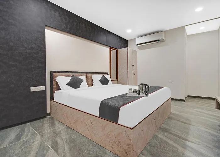Townhouse Oak Hotel Rudra